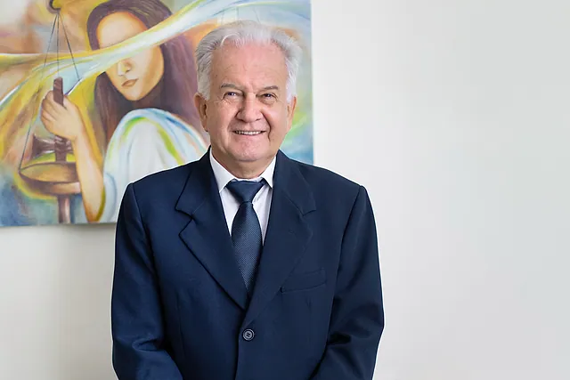 Fotógrafo corporativo em Vinhedo: advogado sênior no escritório