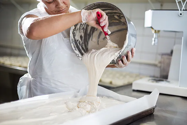 Fotógrafo de gastronomia em São Paulo: preparo de massa na indústria de alimentos