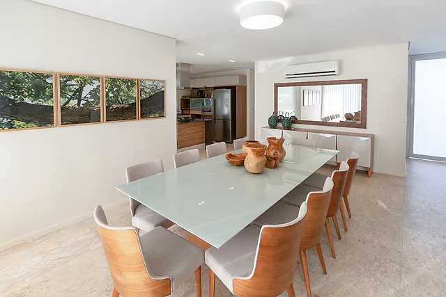 Fotografia de arquitetura e imóveis em Louveira: sala de jantar com mesa de vidro